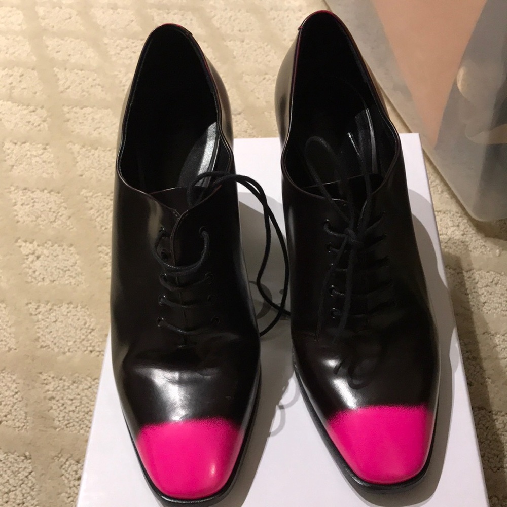 Dior Garconne Shoe, a shoe right off the runway🔥 - Picture 3 of 6